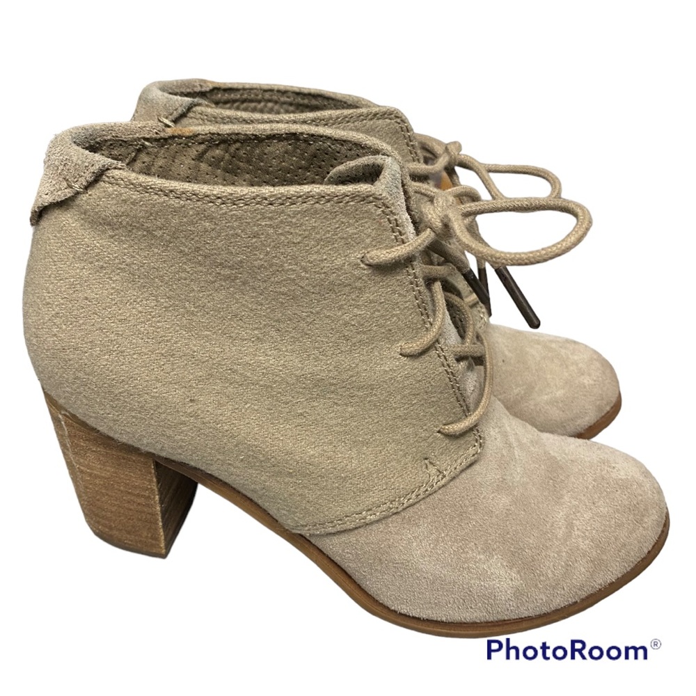 Toms | EUC size 7 lace up Lunata bootie in‎ Desert Taupe Suede